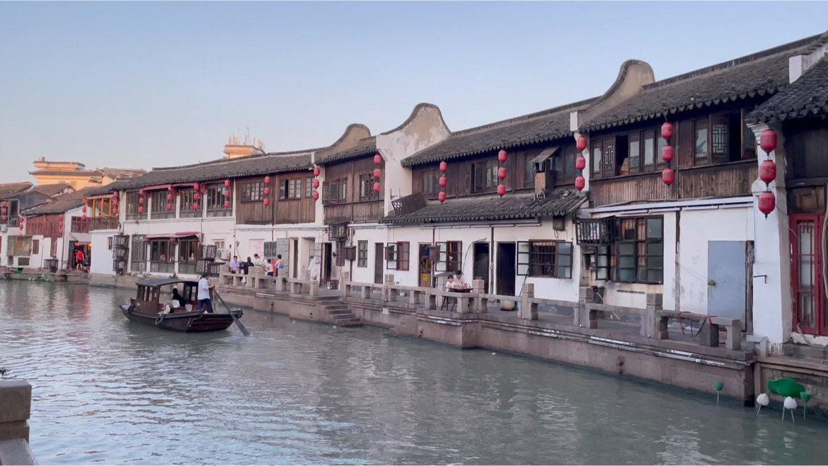 逃离违建房屋2